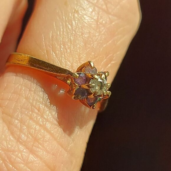 Vintage Brass Ring, Gold Tone with Light Purple Flower Center Size 6.5 - Picture 11 of 12